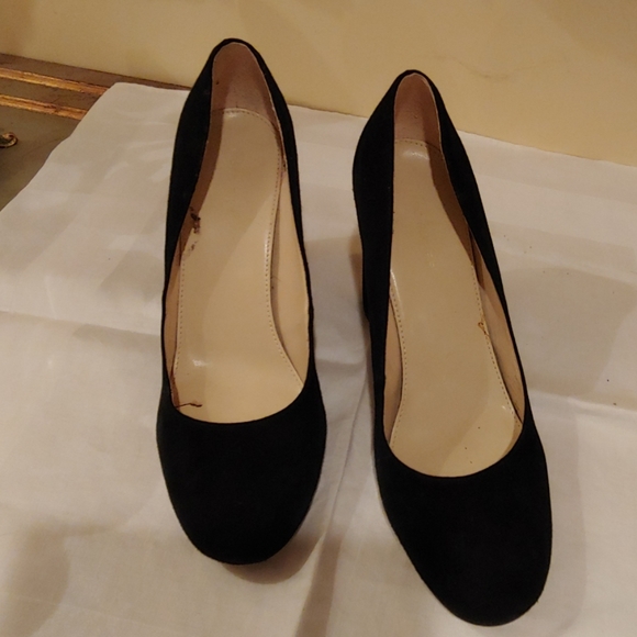 Shoes - Picture 4 of 8